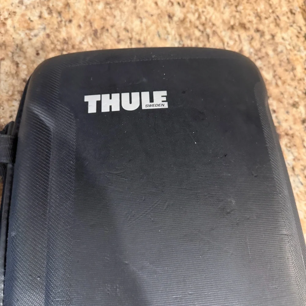 Thule Sweden MacBook Hard Small Laptop Carrying Case Bag Black Strap Travel